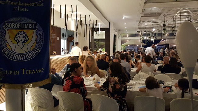 Una serata in Riva al mare, oltre 250 partecipanti per l'evento benefico