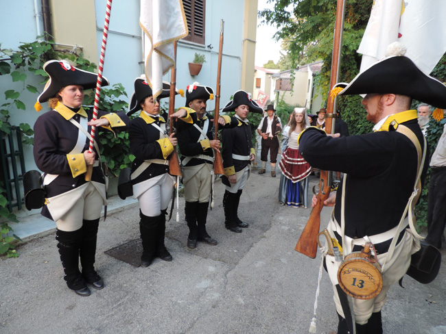Fontevecchia picchetto soldati