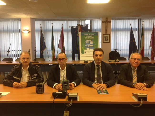 conferenza segnala l'incivile