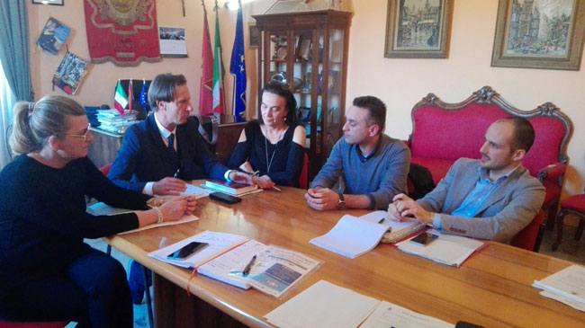 riunione di giunta con sindaco