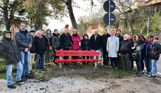 panchine rosse L'Aquila