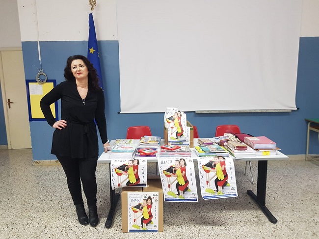 Pianella consegna banco scuola