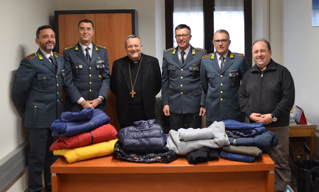 Pescara, donati centinaia di capi di abbigliamento alla Caritas