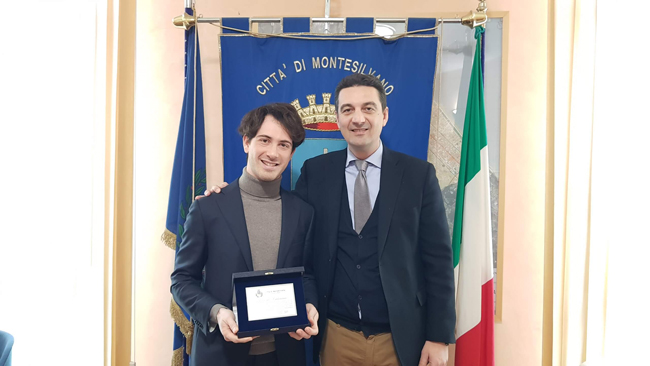 Montesilvano, il pianista Leonardo Pierdomenico premiato in Comune