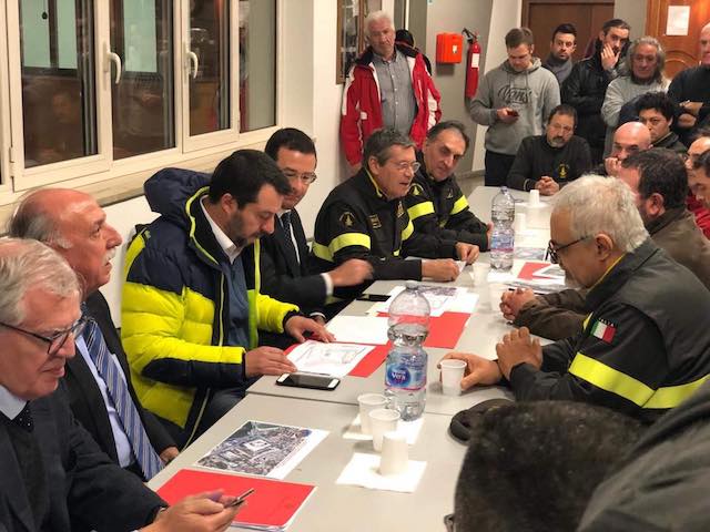 salvini vigili del fuoco L'Aquila