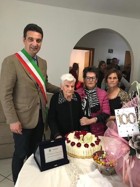 nonna jolanda 100 anni