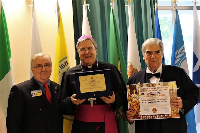 presidente Ruberto, con Mons. Francesco Savino e Alfredo Percacciante presidente Ruberto, con Mons. Francesco Savino e Alfredo Percacciante