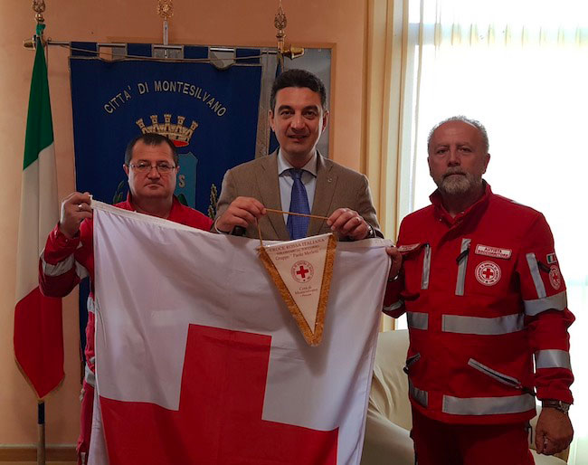 bandiera croce rossa Montesilvano
