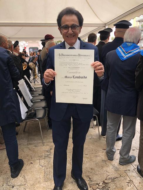 professor lombardo con diploma di cavaliere
