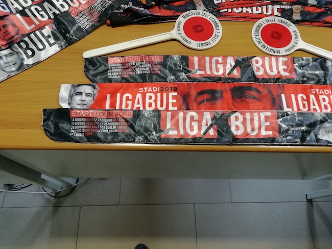 sequesto materiale contraffatto concerto Ligabue Pescara