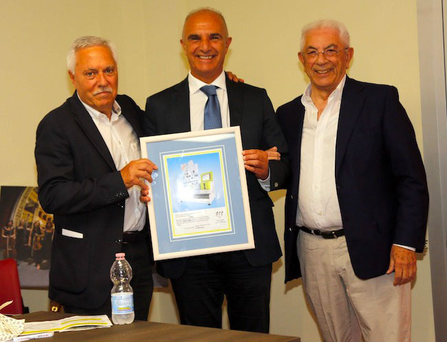 Ail, da sx Mancini, Masci e Cappuccilli con il titolo di proprietà