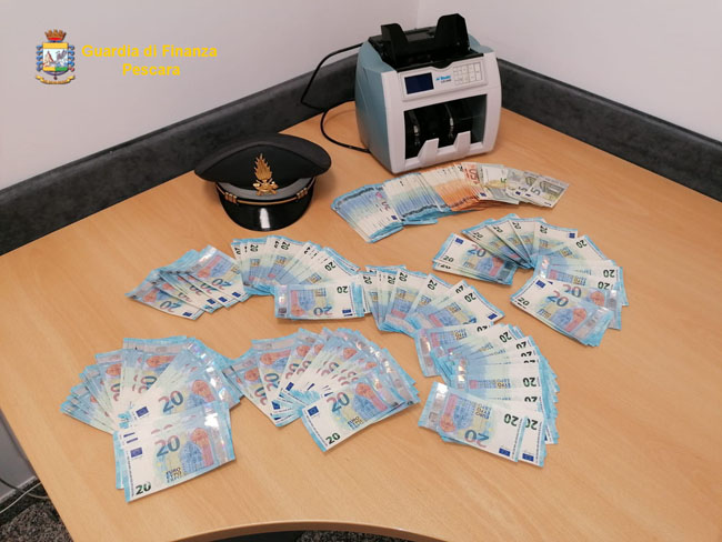 banconote false sequestrate