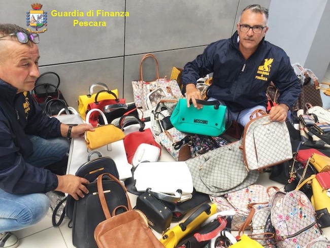 sequestro fascette-contraffatte pausini antonacci