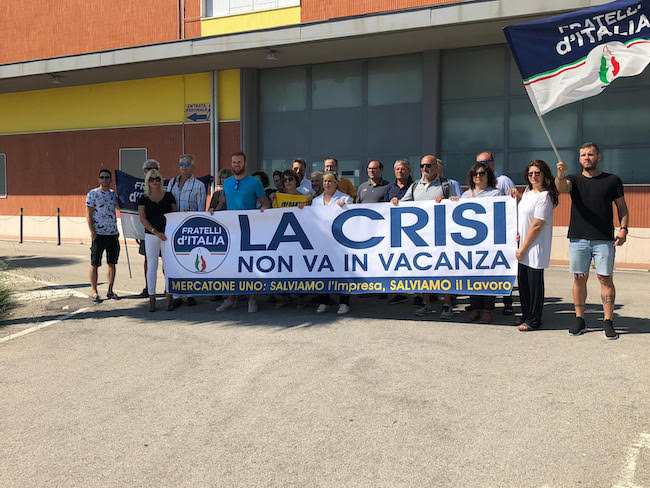 monica brandiferri flash mob pineto mercatone uno