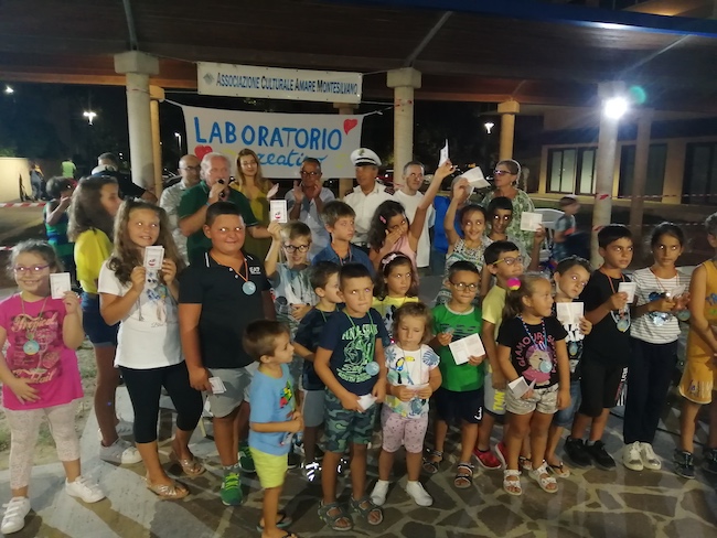 premiazione bambini medaglia