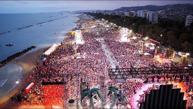 foto jova beach party montesilvano