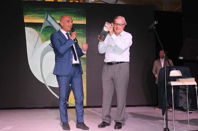 Masci regala Sangue Morlacco a Sgarbi