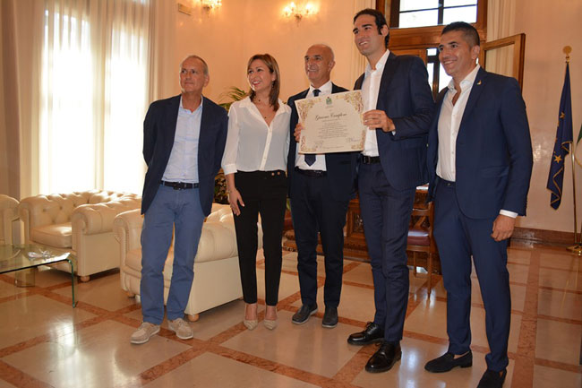 L'arbitro Giacomo Camplone premiato in Comune a Pescara