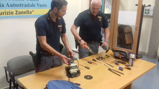 arnesi da scasso recuperati