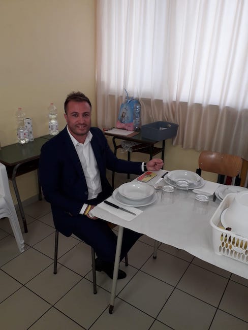 Il sindaco Costantini a pranzo alla mensa della scuola Don Milani