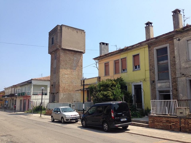 Fossacesia, ex alloggi popolari via Lanciano: al via la bonifica dei rifiuti