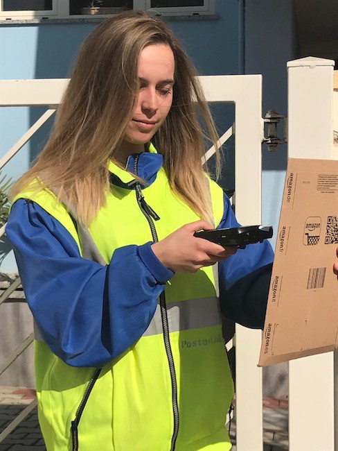 portalettere con pacco