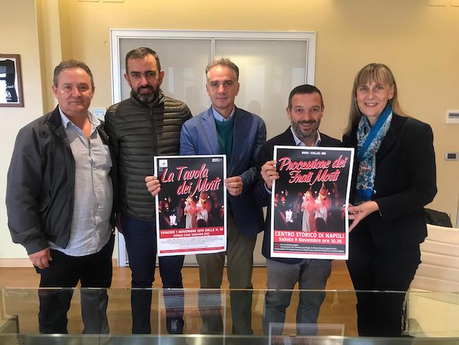 tavola dei morti foto gruppo