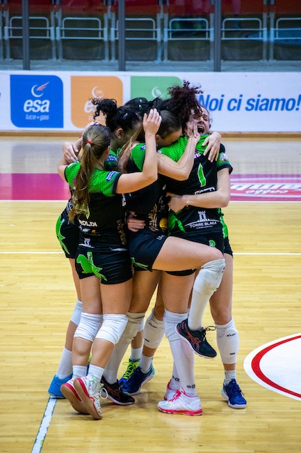 festeggia pallavolo teatina