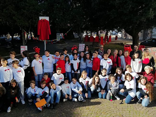spettacolo piazza contro la violenza sulle donne
