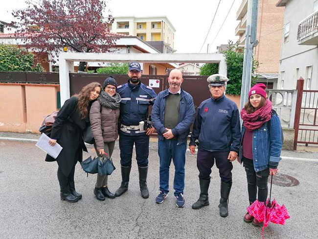 studentesse, polizia municipale e forconi