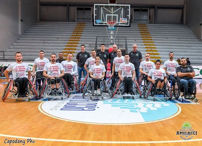 uominicheamanoledonne amicacci