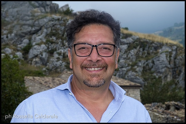 Campli, Luca Pompei presenta Come gli Alberi Spogliati ad Aprile