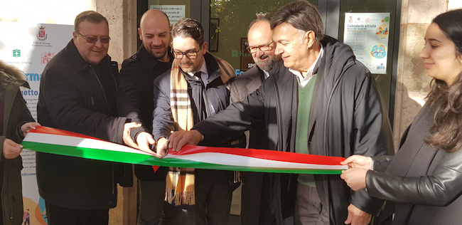 taglio nastro sportello informalavoro Teramo