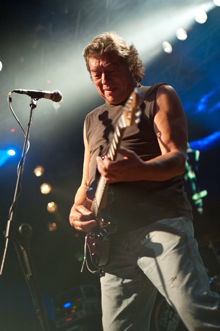 Chieti, doppio appuntamento con il chitarrista Dennis Stratton Chieti, doppio appuntamento con il chitarrista Dennis Stratton