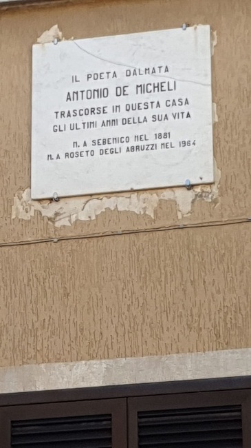 Roseto degli Abruzzi, scoperta la targa marmorea al poeta dalmata Antonio De Micheli Roseto degli Abruzzi, scoperta la targa marmorea al poeta dalmata Antonio De Micheli