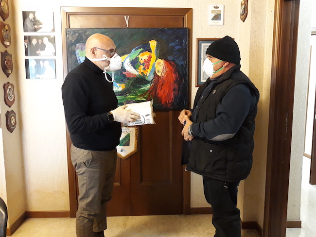 consegna mascherine istituti riuniti