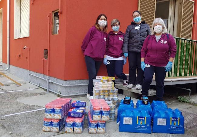 generi alimentari donati dalla asd nuoto club giulianova