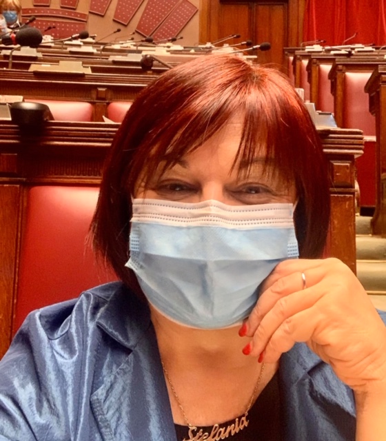 stefania pezzopane mascherina