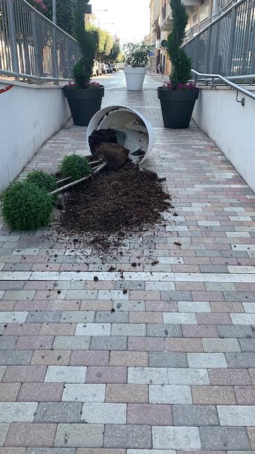 atti vandalici sottopasso via nazario sauro