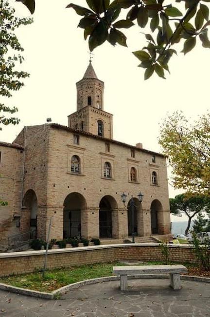 chiesa santa maria in piano loreto esterno