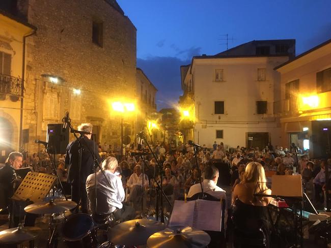 sgarbi piazza garibaldi manoppello