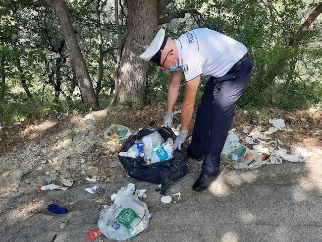 rifiuti via don minzoni