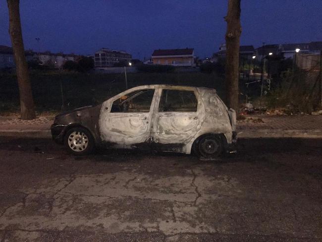 auto incendiata pescara