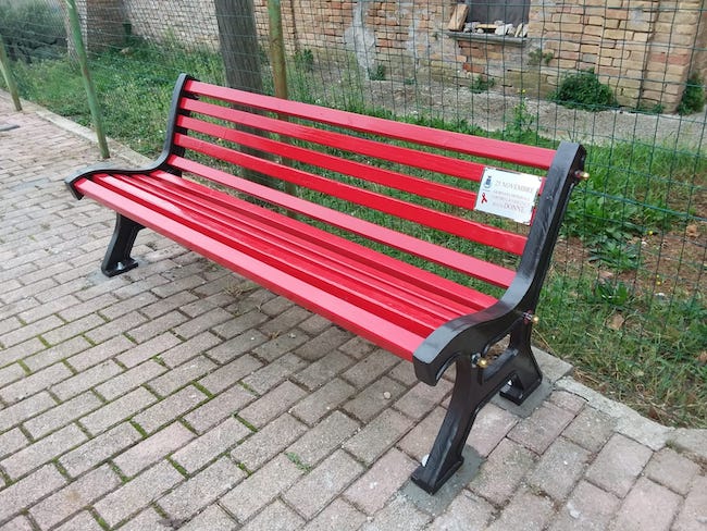 panchina rossa villa santa maria