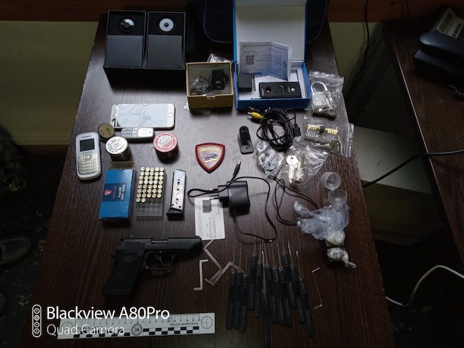 materiale sequestrato zanni