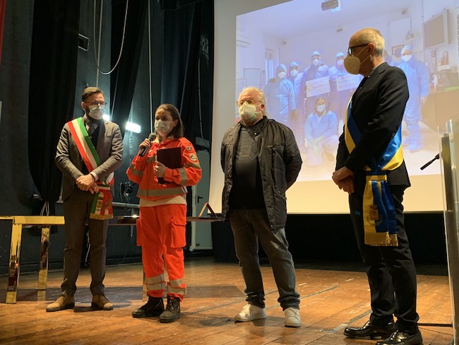 Il Sindaco, Carla Leone della Croce Angolana, l'Assessore alla Sanità Maurizio Valloreo e il Presidente del Consiglio Comunale, Antonio Plevano