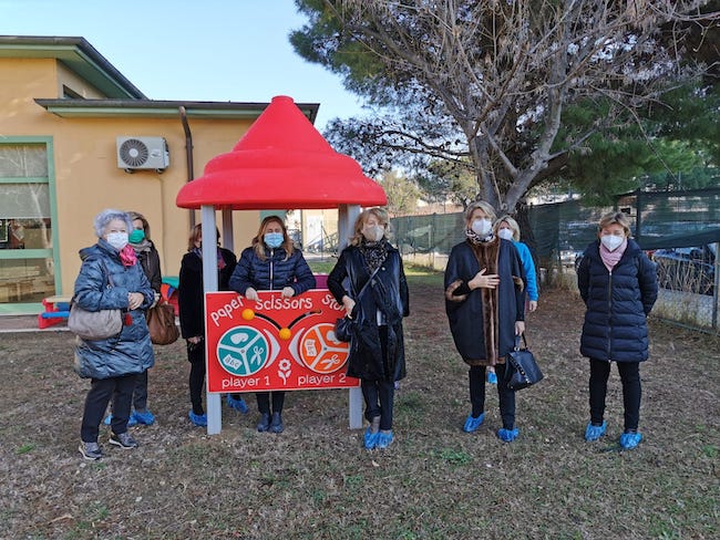 Nido La Conchiglia, consegnato nuovo gioco statico per i bambini