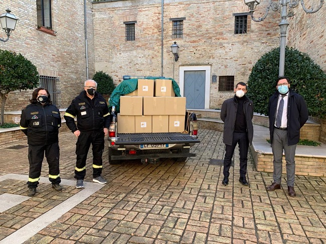 consegna pacchi alimentari citta sant'angelo