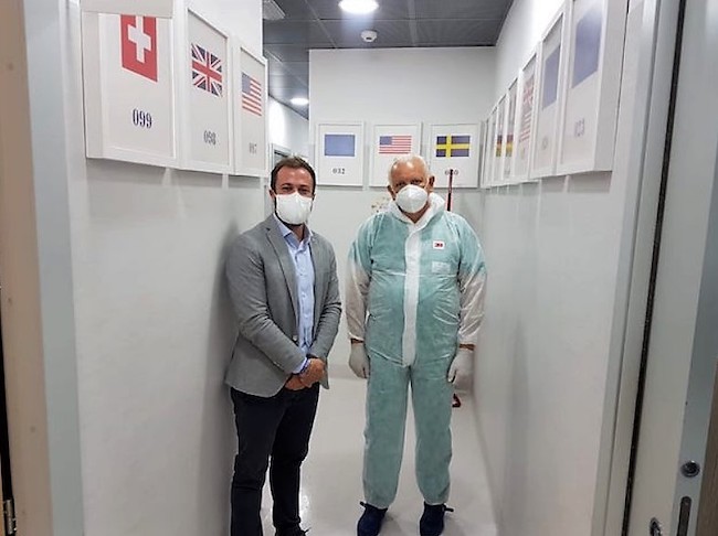 sindaco Jwan Costantini con il dottor Claudio D’Archivio