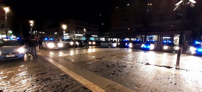 polizia piazza rinascita